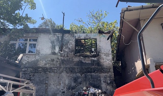 Pendik'te metruk ev yangını yan binaya sıçradı
