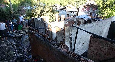 Piknik tüpleri bomba gibi patladı, iki gecekondu küle döndü