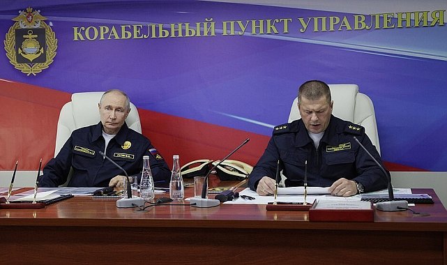 Putin, Pasifik Filosu'nun amiral gemisi Varyag kruvazörünü gezdi