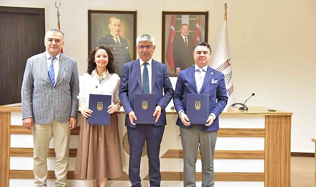 "Mahalleden Kliniğe Gülüş Yolculuğu" projesi için üçlü iş birliği