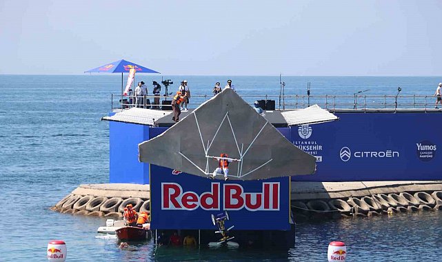 Red Bull Uçuş Günü, Caddebostan Sahili'nde nefes kesti