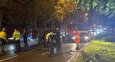 Refüjü aşan otomobil karşı şeritte iki araca çarptı: 3 yaralı
