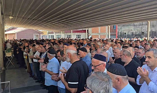 Rize'de denizde boğulan iki kardeş son yolculuklarına uğurlandı