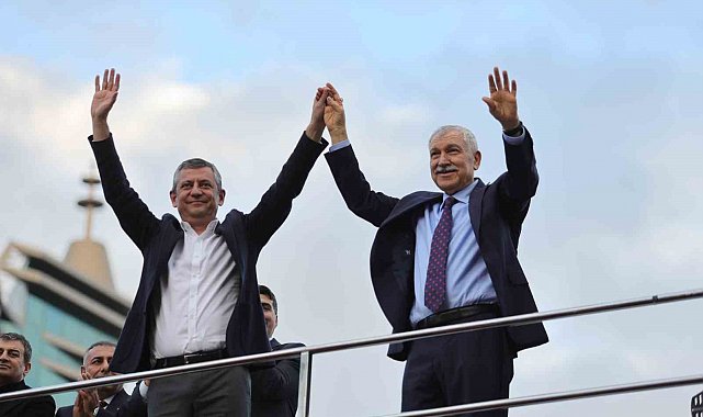 Rüşvetten ceza alan Başkan Karalar'a Adana halkından tepki: "Rüşvet alan cezasını çeker"