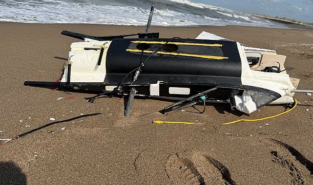 Sahile vuran dron parçası ekipleri harekete geçirdi