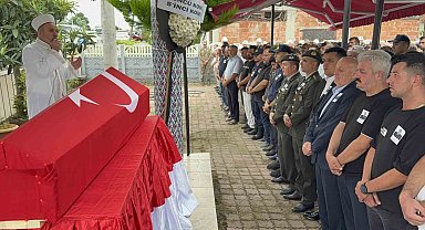 Sakarya'da kazada hayatını kaybeden uzman çavuş Samsun'da toprağa verildi