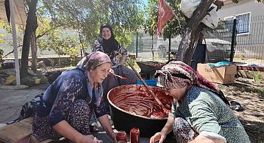 Salça kaynıyor, komşuluk pekişiyor