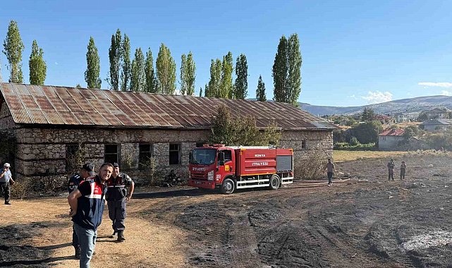 Saman yüklü kamyonda yangın çıktı