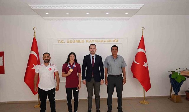 Şampiyon Elvira'ya tebrik