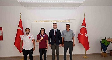 Şampiyon Elvira'ya tebrik