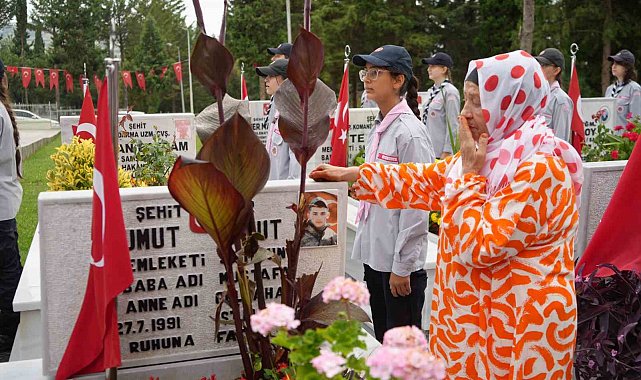 Samsun'da 30 Ağustos şehitlik ziyaretinde hüzünlü anlar
