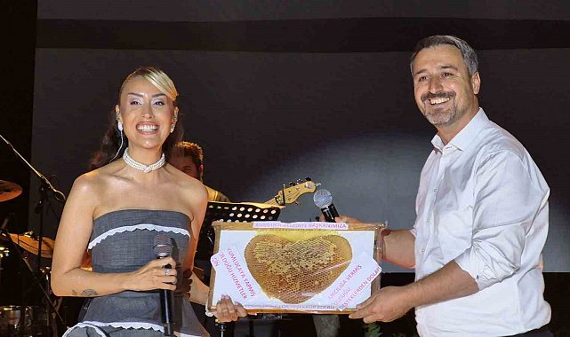 Sanatçı Hande Ünsal'dan evlilik teklifine ''ilginç'' yorumu
