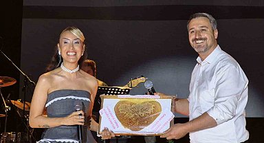 Sanatçı Hande Ünsal'dan evlilik teklifine ''ilginç'' yorumu