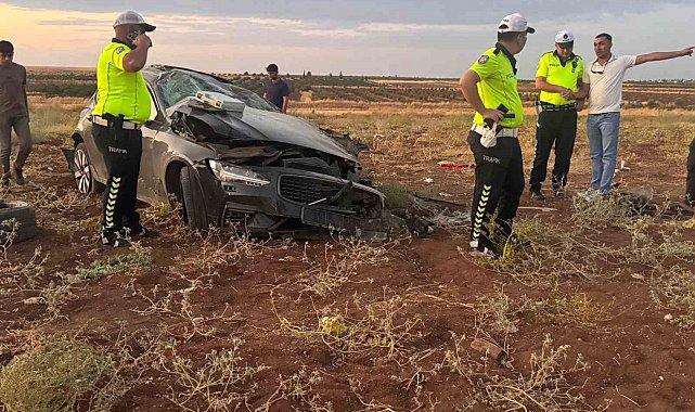 Şanlıurfa'da devrilen otomobil hurdaya döndü: 9 yaralı