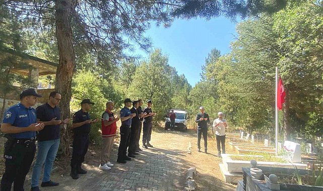 Şaphane'de şehit İlyas Ercan Aslan kabri başında anıldı
