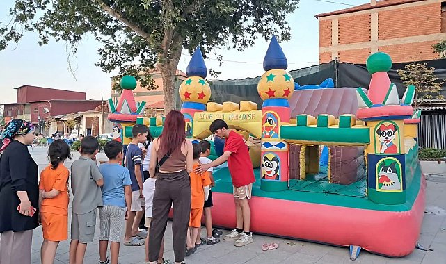 Sarıgöl'de çocukların yüzü şenlikle güldü