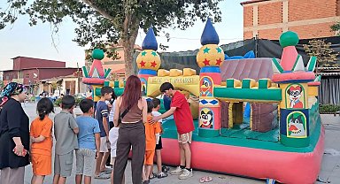 Sarıgöl'de çocukların yüzü şenlikle güldü