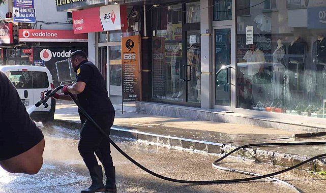 Sarıkamış'ta cadde ve kaldırımlar tazyikli suyla yıkanıyor