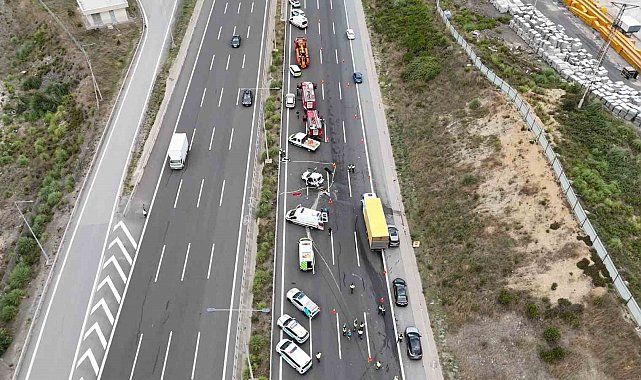 Sarıyer Kuzey Marmara Otoyolu Edirne istikametinde kamyon ile otomobil çarpıştı. Kazada yaralılar olduğu öğrenildi. Olay yerine çok sayıda itfaiye ekibi sevk edildi. Ekiplerin olay yerindeki çalışması sürüyor