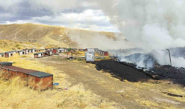 Şarkışla'da eski çöplük alanında çıkan yangın ekipleri harekete geçirdi
