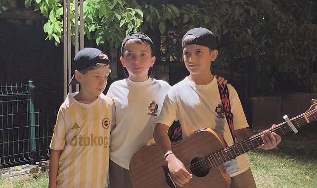 Şehir şehir gezerek sokak müziği yapan minik ikizlerin yeni durağı Kütahya oldu