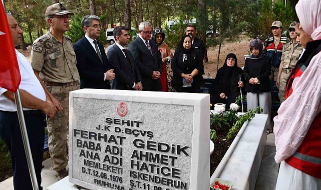Şehit Başçavuş Ferhat Gedik mezarı başında anıldı