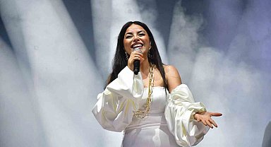 Sevilen sanatçı Zara'dan Karacasu'ya festival daveti: "Gümbür gümbür bir gece yaşamak istiyoruz"