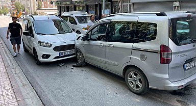 Siirt'te iki hafif ticari araç kafa kafaya çarpıştı: 1 yaralı