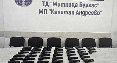Sınır kapısında incir yüklü tırda 45 adet silah ele geçirildi