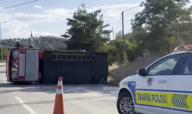 Sinop'ta bariyere çarpan söndürme aracı yan yattı: 1 yaralı