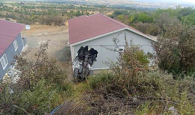 Sivas'ta traktör evin duvarını yıktı: 8 yaşındaki çocuk yaralandı