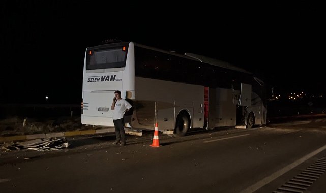 Sivas'ta yolcu otobüsü otomobil ile çarpıştı: 2 yaralı