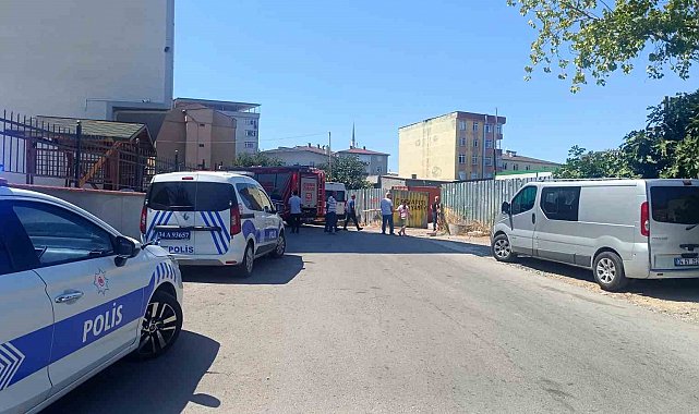 Sultanbeyli'de çatıyı kaldırmaya çalışan 2 işçi altında kaldı: 1'i ağır yaralı