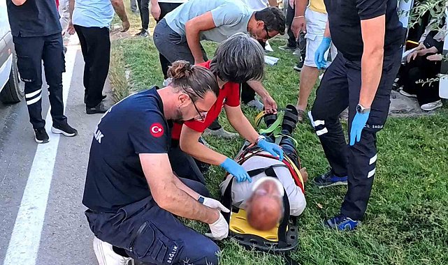 Sürücüsü rahatsızlanan servis minibüsü refüje çıktı: 6 yaralı
