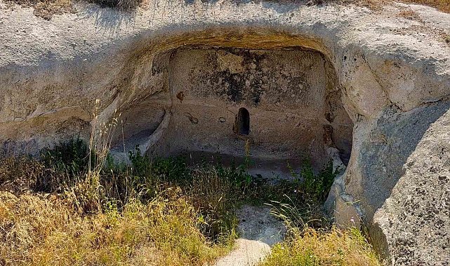 Tarihi mağaralar definecilerin ve piknikçilerin hışmına uğradı