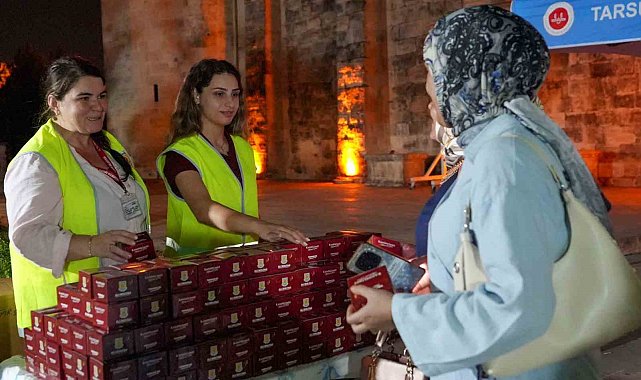 Tarsus'ta 16 camide kandil simidi ikram edildi