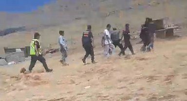 Taşlı saldırıdan kurtulmak için traktörü grubun üzerine süren şahıs tutuklandı