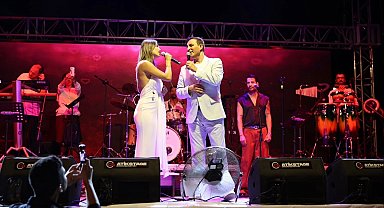 Tavas'ta Zeybek, Kültür ve Sanat Festivali'nde Rafet El Roman rüzgarı esti