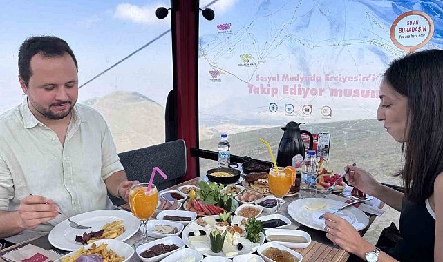 Teleferikte kahvaltı keyfi