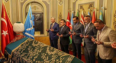 Ticaret Bakanı Bolat, Ertuğrul Gazi Türbesi'ni ziyaret etti