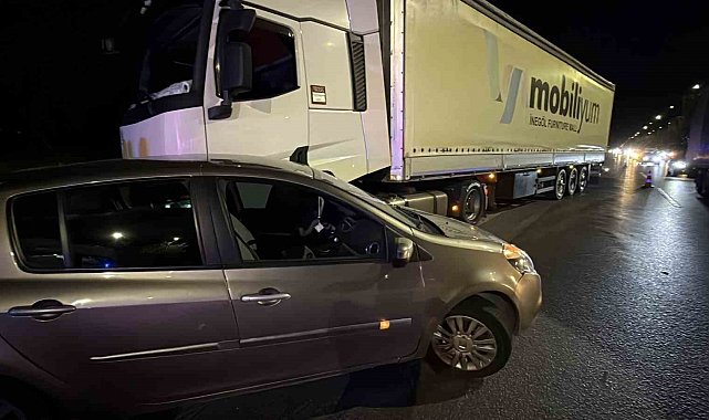 Tır otomobile çarpmasıyla maddi hasarlı kaza meydana geldi
