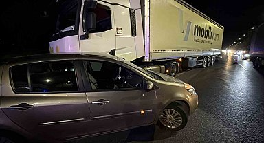 Tır otomobile çarpmasıyla maddi hasarlı kaza meydana geldi
