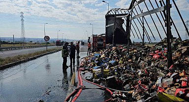 Tırın dorsesinde çıkan yangını itfaiye söndürdü