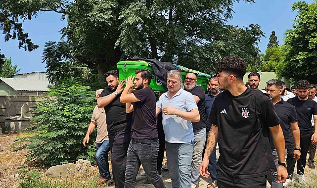 Trafik kazasında hayatını kaybeden 24 yaşındaki genç son yolcuğuna uğurlandı