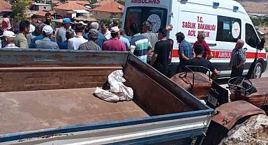 Traktör sürücüsü yaşlı adam kazada hayatını kaybetti