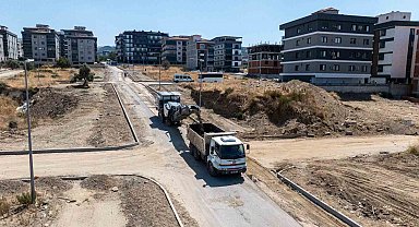 Turgutlu'da 2 kilometrelik yol sıcak asfaltla yenileniyor