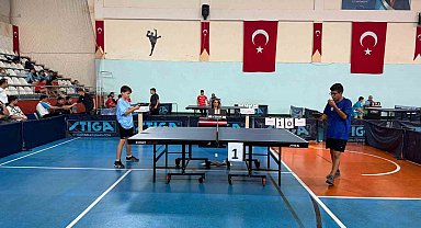 Türkiye'nin genç masa tenisçileri Hopa'da şampiyonluk için yarışıyor