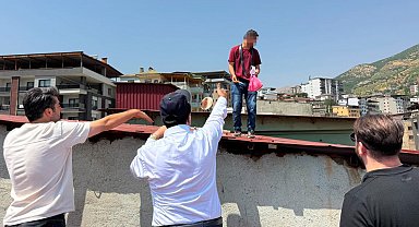 Türkiye'yi gezen "İntiharkolik" yine sahnede: 242'nci intihar girişimini Şemdinli'de denedi