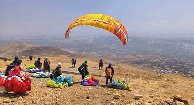 Tut'un termalleri paraşütçüleri gökyüzünde tuttu