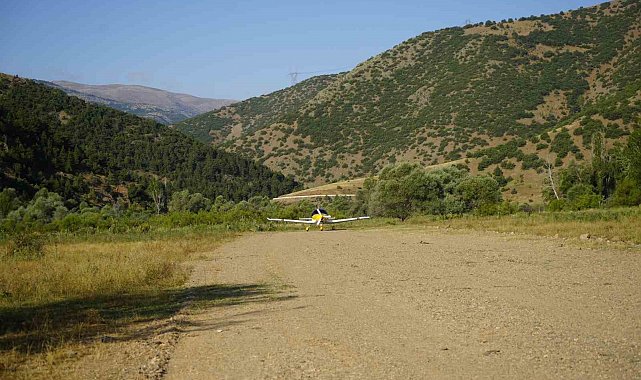 Uçağı ile geldiği köyünden yine uçağı ile ayrıldı
